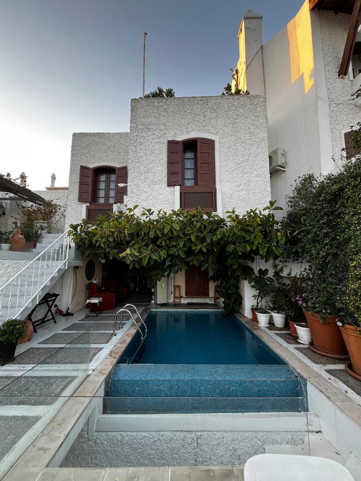Apartment Castle81homes White , Sea View House